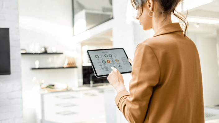 Freelancer in Germany using a tablet to make money online from home.